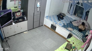 妹妹趁姐姐熟睡偷情姐夫