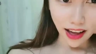 [Uncensored] 高挑御姐范妹子，黑丝大长腿，珍珠内裤只能遮住一线天，道具自慰，插嘴又插穴