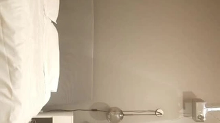 周旭辉老婆和网友做爱时我冲着他们撸鸡巴真刺激!