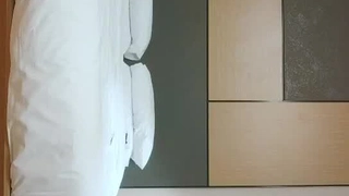 偶然间联系上的以前上学时暗恋的美女班花,半夜开车去接她,吃完饭玩嗨后带到酒店啪啪,发育的真好,干的呻吟不断!