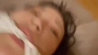 与4个兴奋的青少年的第一次群交
