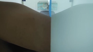 深硬的肛门，喷向镜子为我的角质黑发女友