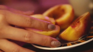 小胖哥把妹妹压在床上~用短短的肉棒让妹妹高潮到不行~能让妹妹爽的屌才是好屌!!