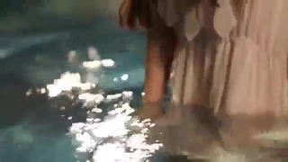 新人妹子素颜，赚钱零花钱刷礼物听指挥，不过尺度有点小第03集