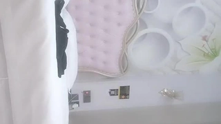 这样的女人谁能受得了，结尾没忍住喷尿一车