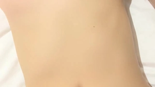 金发宝贝的天然乳房和大屁股在现场表演中被操