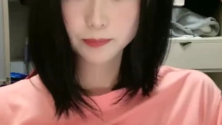 极品牛仔裤美乳妹被男友连干两炮