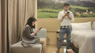 主题酒店偷拍-逼毛旺盛的长发美女不到3个小时就被情人操了2次,男的真会玩,鸡巴要多长才能干到她!