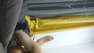 双飞大战姐妹花，风格各异，骚话不断，卖力深喉，掰穴粉蝴蝶逼，爆菊花，插到白浆四溅
